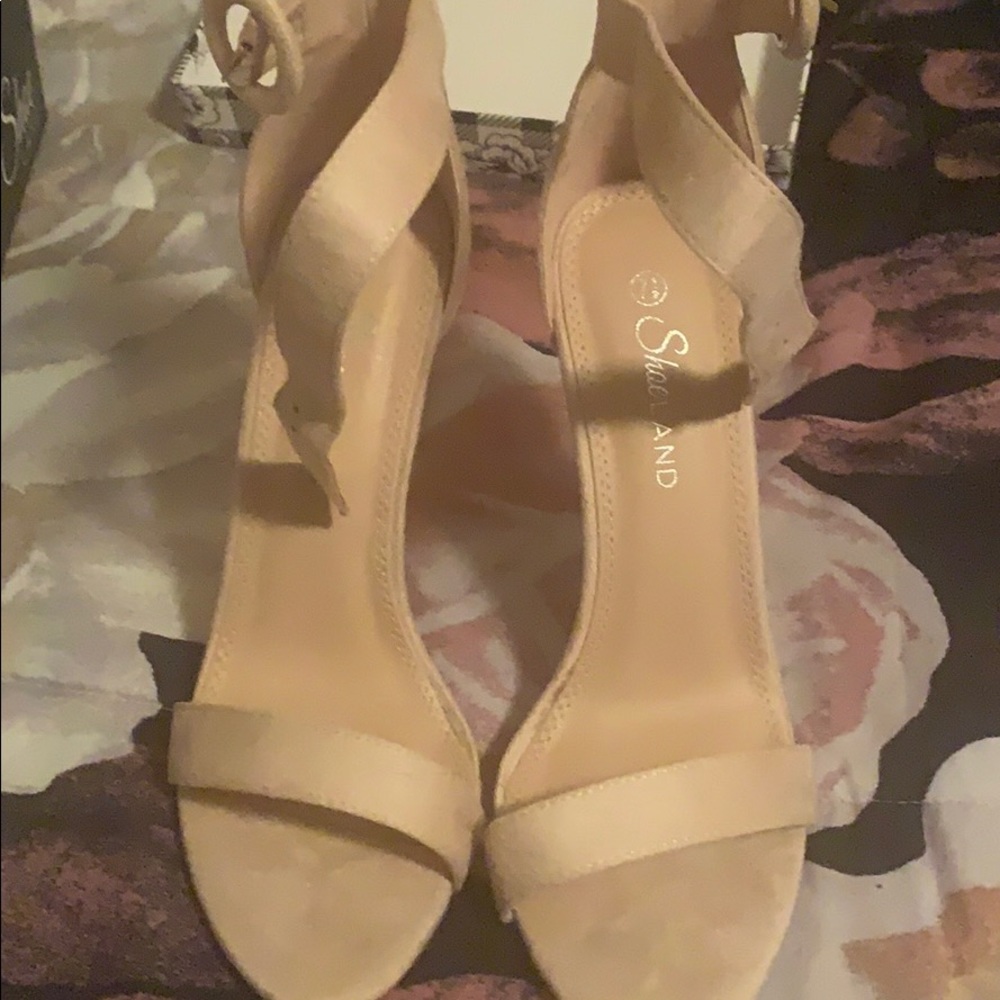 Heels - Picture 3 of 4